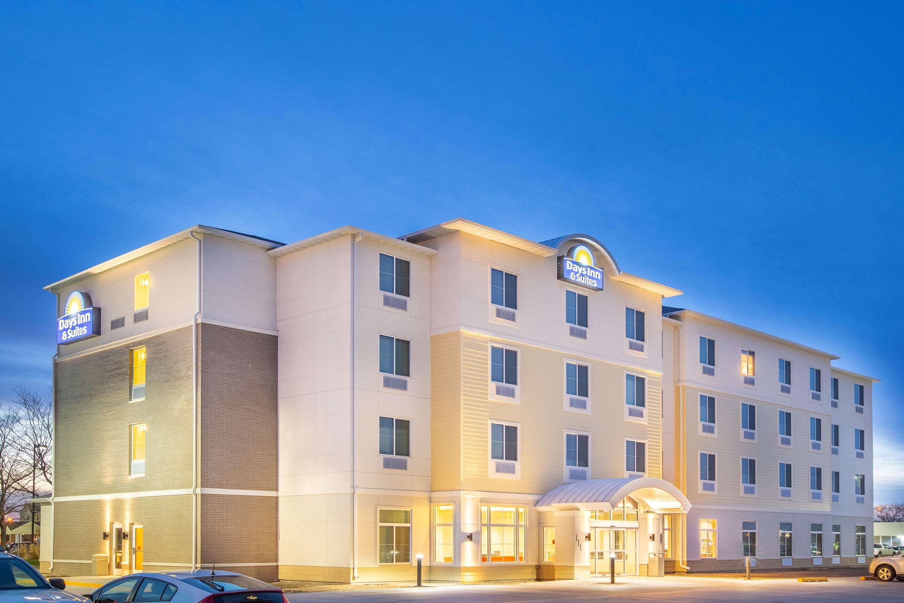 Days Inn & Suites By Wyndham Kearney Ne Exterior foto